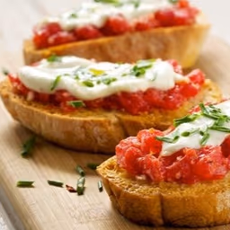 Garlic Bread (with Cheese & Tomato)